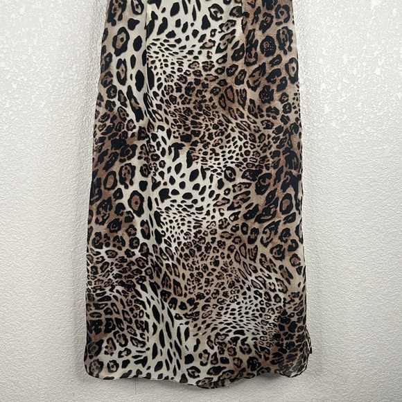 ASTR Leopard Mobwife Short Sleeve Ruched V-Neck Midi Dress Size XS - Picture 6 of 8